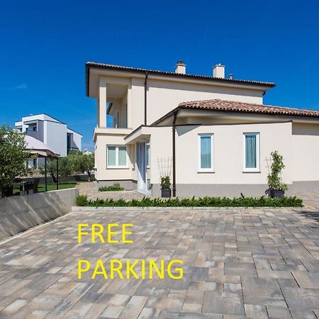 Studio Apartment Lucija Krk Town Bagian luar foto