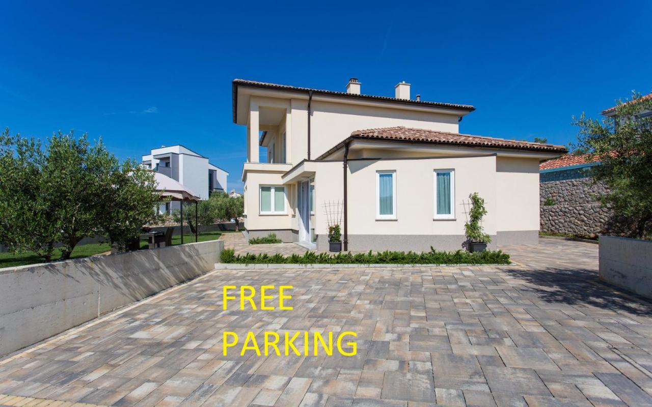 Studio Apartment Lucija Krk Town Bagian luar foto