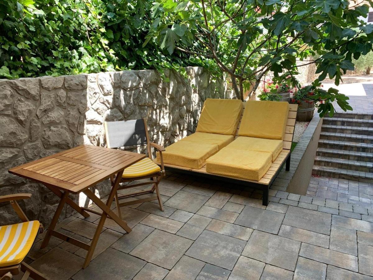 Studio Apartment Lucija Krk Town Bagian luar foto