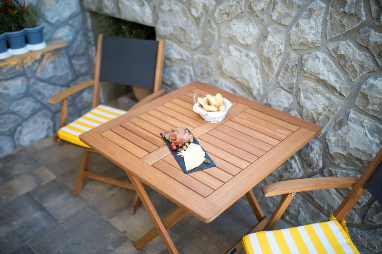 Studio Apartment Lucija Krk Town Bagian luar foto