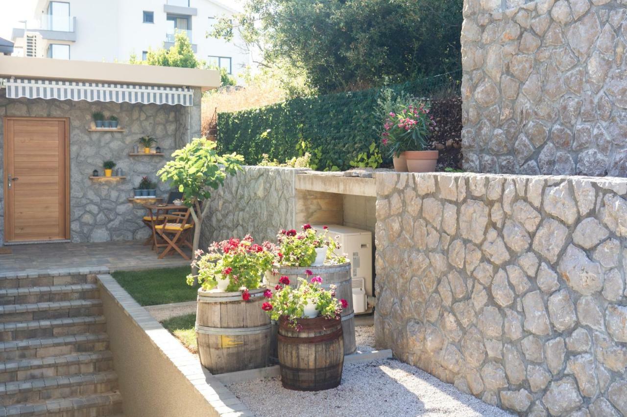 Studio Apartment Lucija Krk Town Bagian luar foto